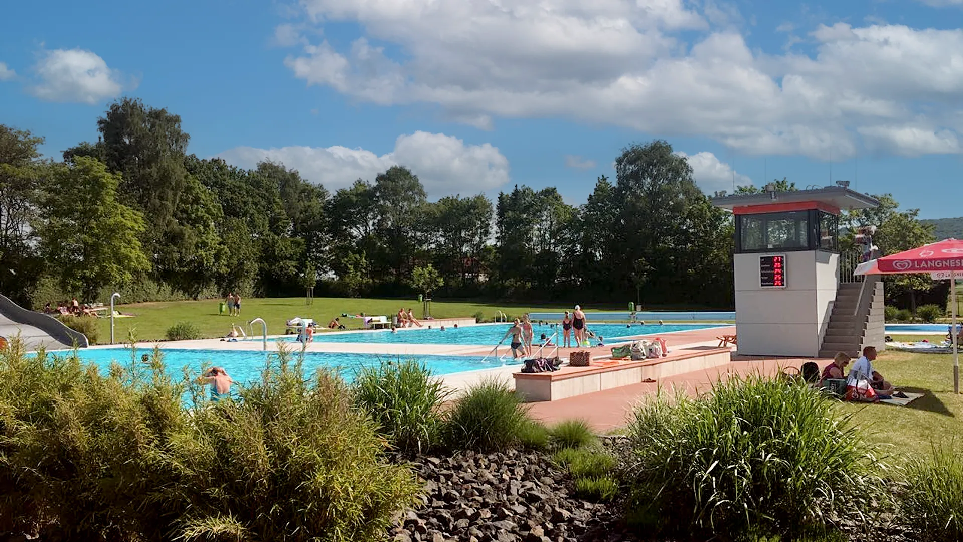 Blick auf das Freischwimmbad in Schenklengsfeld